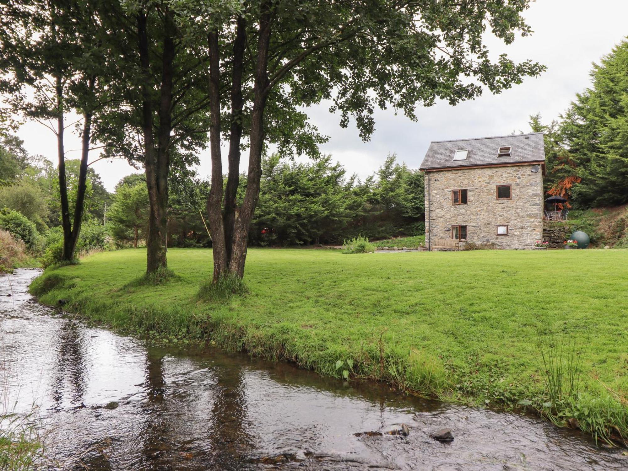 Villa Yr Hen Felin à Oswestry Extérieur photo