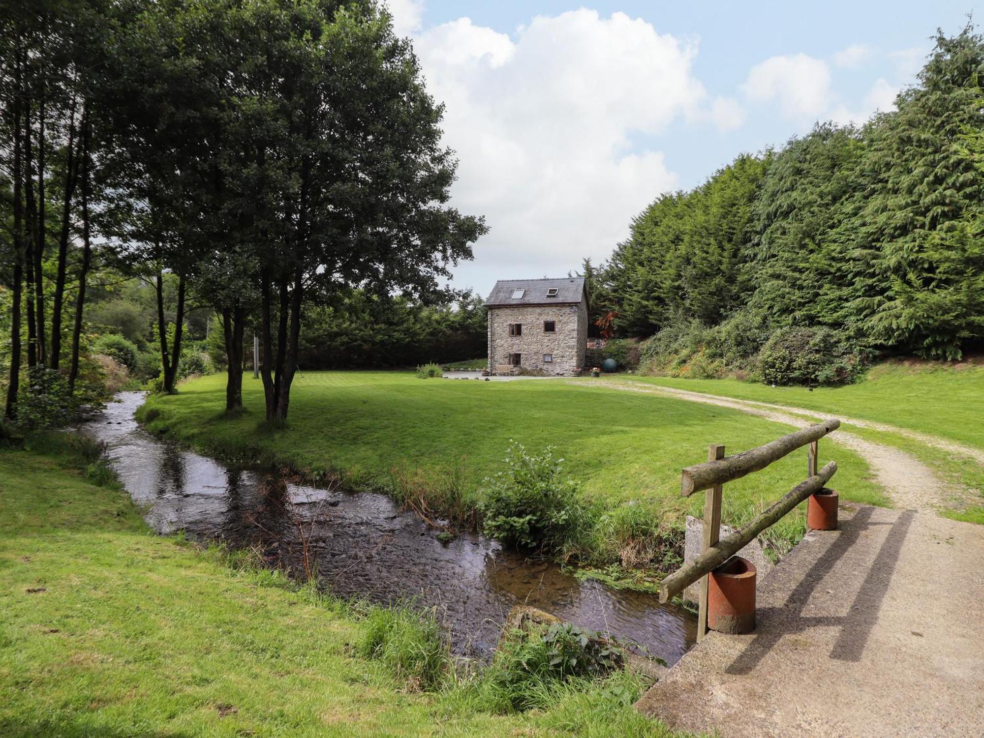 Villa Yr Hen Felin à Oswestry Extérieur photo